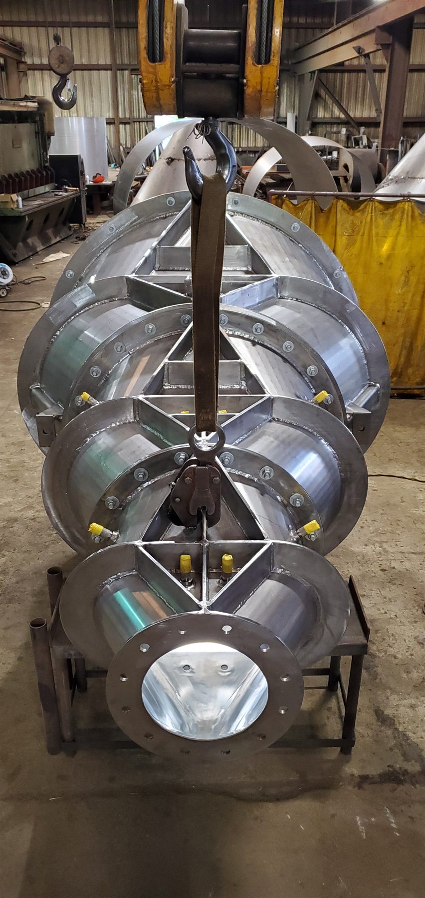 Round fabricated steel assembly with bolted flanges