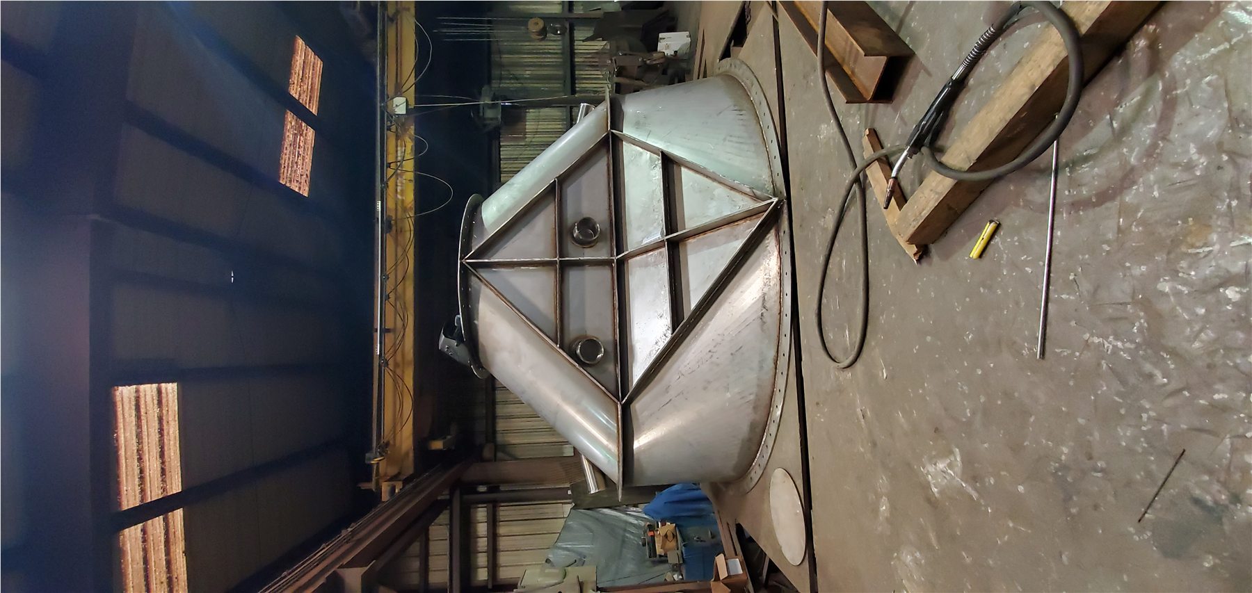 Round fabricated steel assembly with bolted flanges